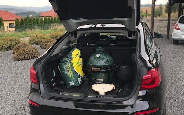 big green egg w samochodzie